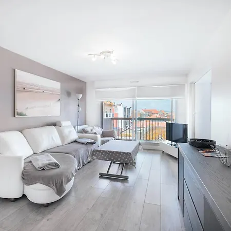 Moderne Au Centre-ville Avec Balcon Et Wifi - Fr-1-821-44 *